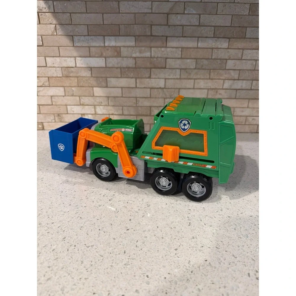 Paw Patrol Rocky's Reuse It Deluxe Garbage Trash Recycle Truck